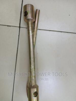 Socket Wheel Nut Wrench - thumbnail 2