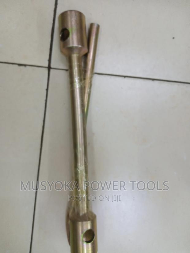 Socket Wheel Nut Wrench - main view