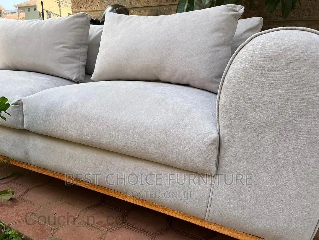 Contemporary Design Luxury Couch Elegance With HighEnd Touc in Kahawa
