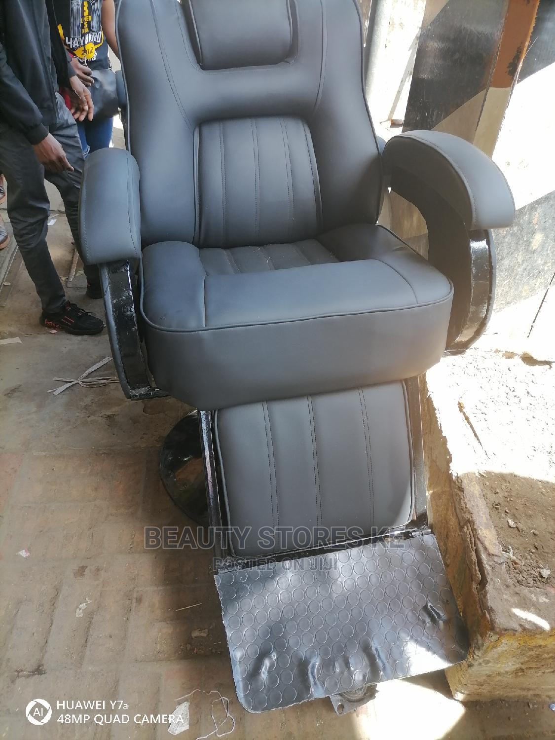 Barber Chair Black /Kinyozi Seat Executive /Local Barberseat in Nairobi Central Salon