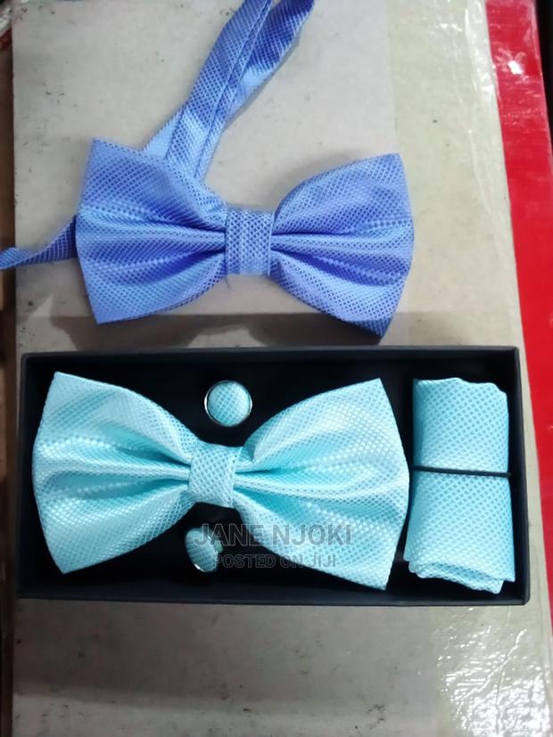 Set Bowties