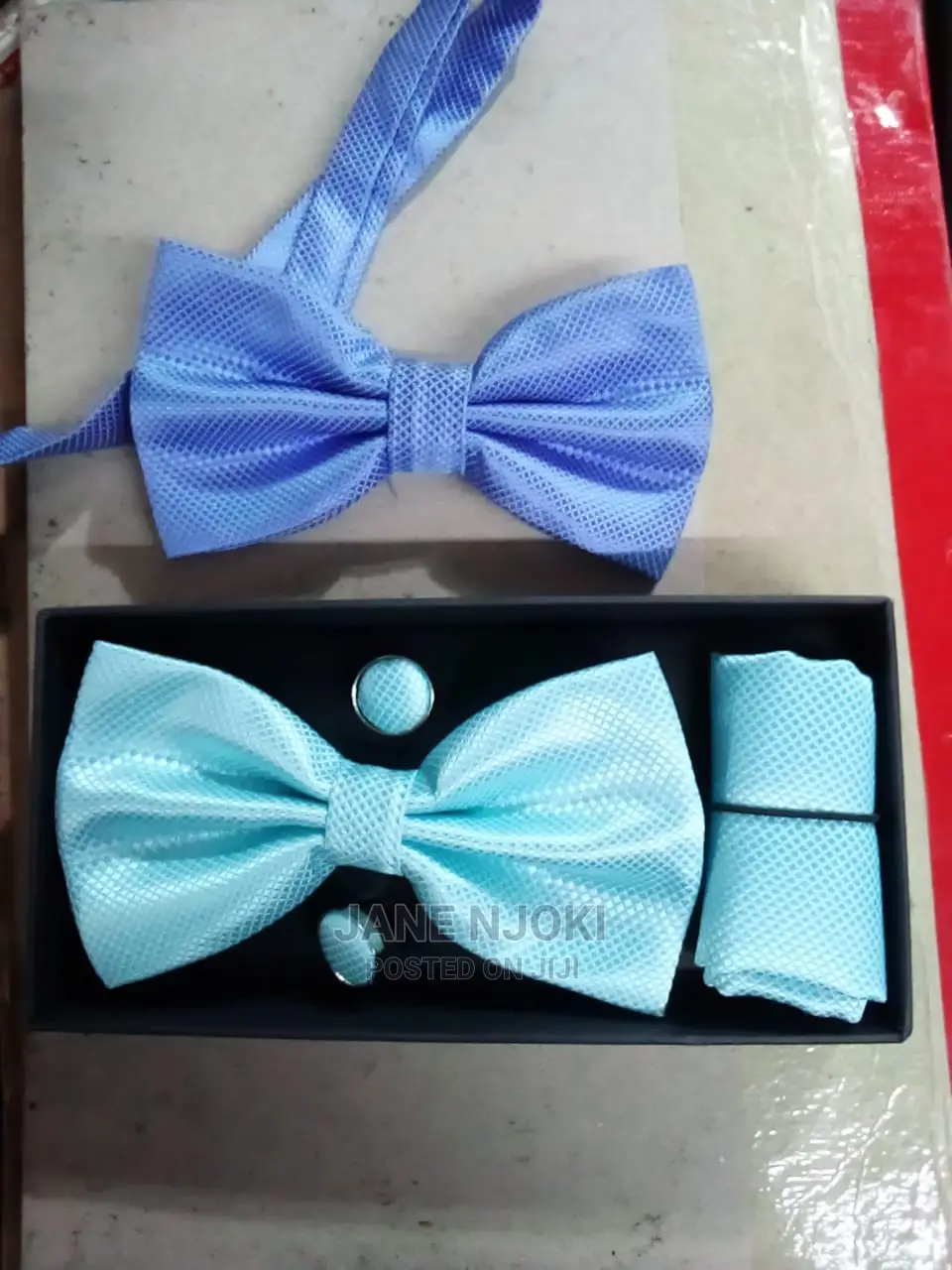 Set Bowties