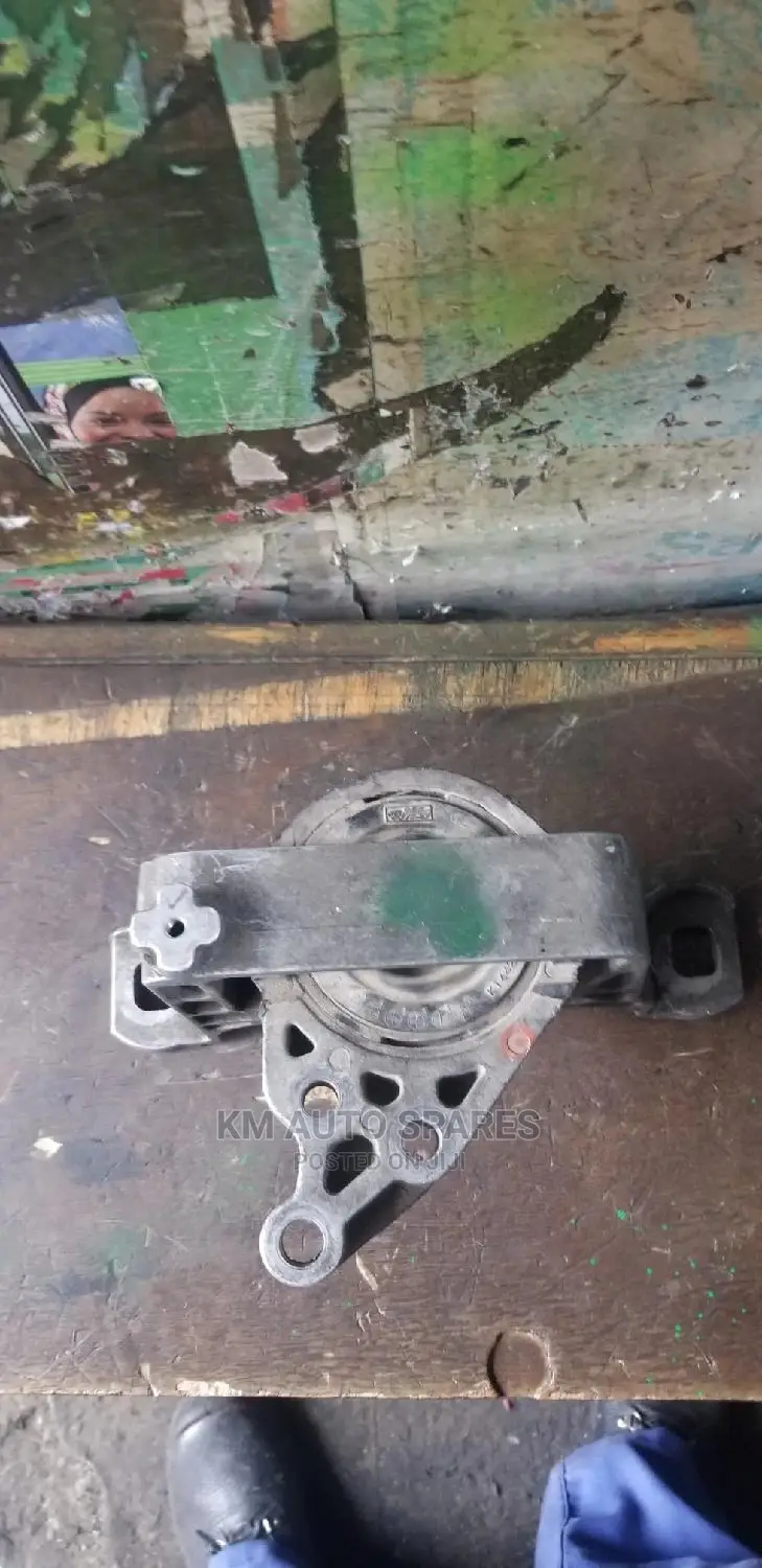 Mazda Axela Engine Mount.