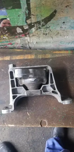 Mazda Axela Engine Mount.