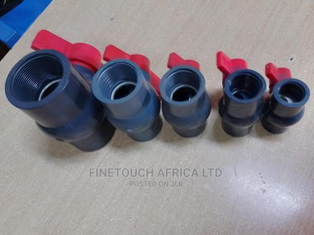 PVC Threaded( Glue Type)Gate Valve 32 Mm(1") - thumbnail 3