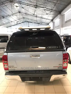 Isuzu D-Max 2015 Gray