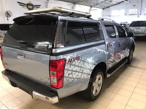Isuzu D-Max 2015 Gray