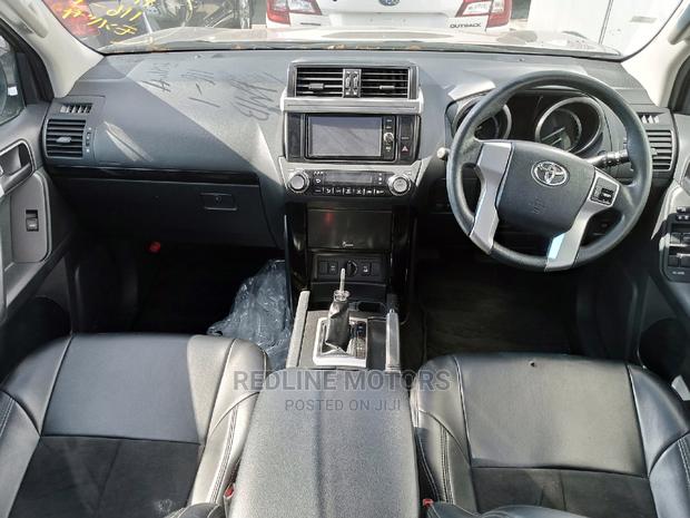 Toyota Land Cruiser Prado 2016 Silver - thumbnail 3