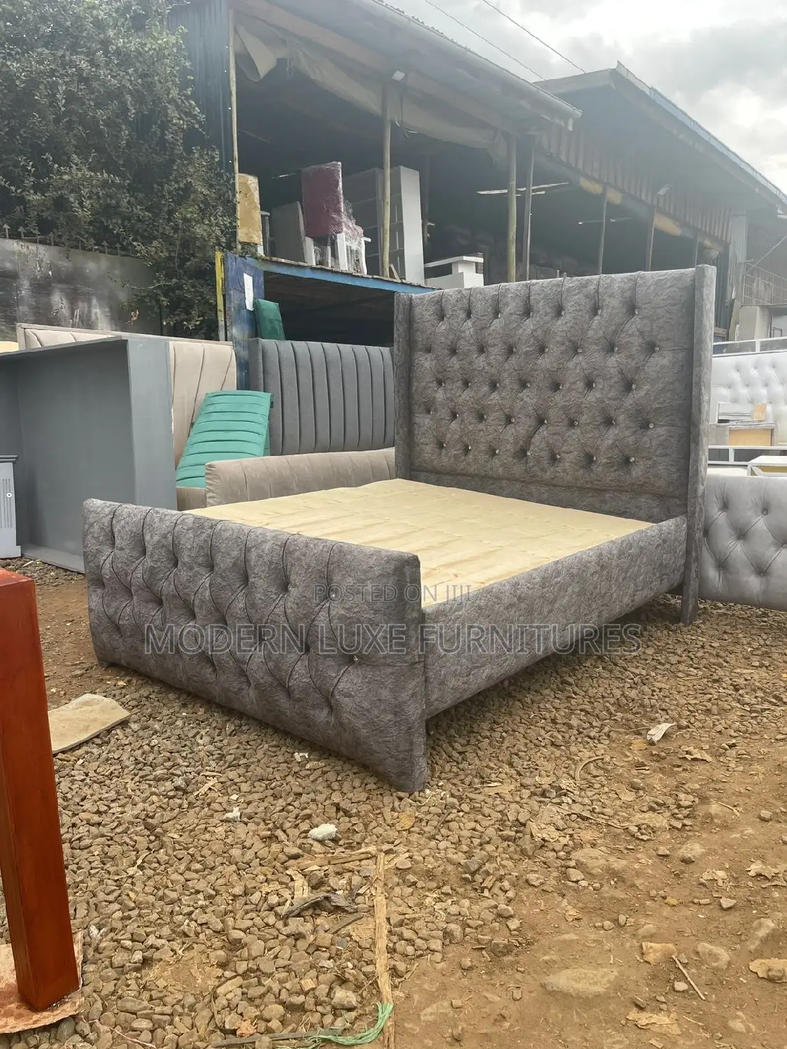 5/6 Tufted Bed