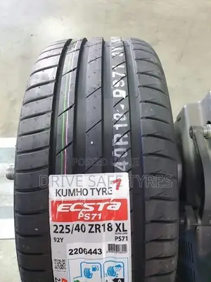 225/45 R17 Kumho Tyre ( Korea)