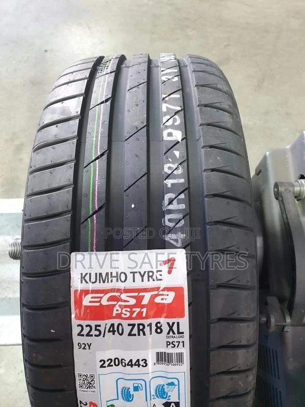 225/45 R17 Kumho Tyre ( Korea)