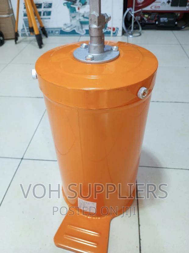 Vehicle Repair Grease Pump - main view