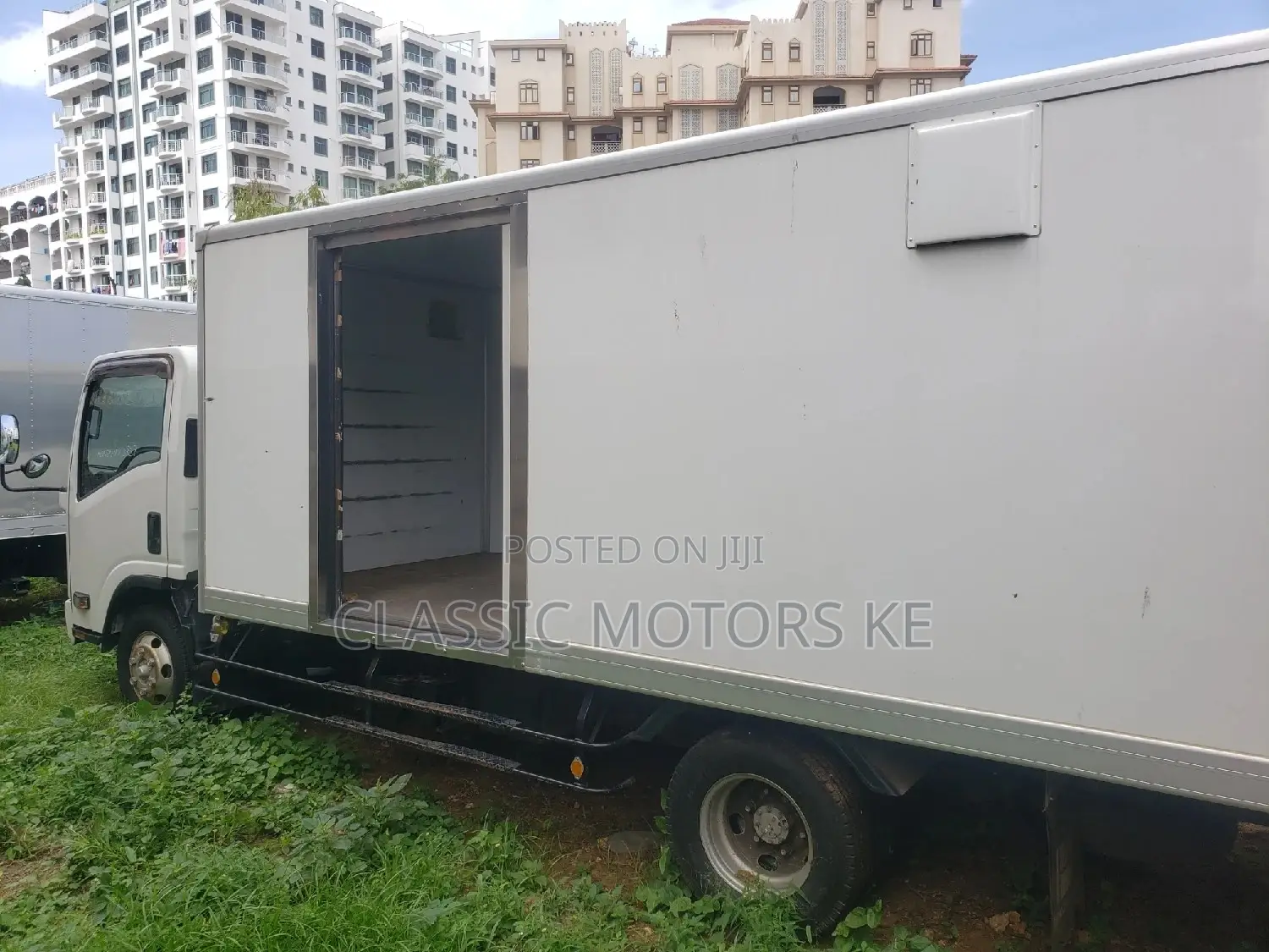 Isuzu Elf, 2 Ton and Other Trucks