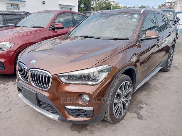 BMW X1 xDrive28i AWD 2016 Brown - thumbnail 2