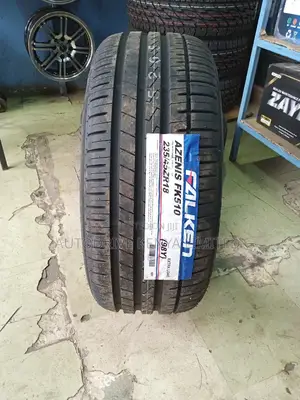 235/45r18 Falken Tyre
