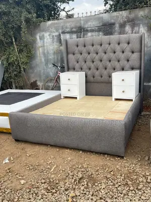 5/6 Bed and 2 Side Drawers