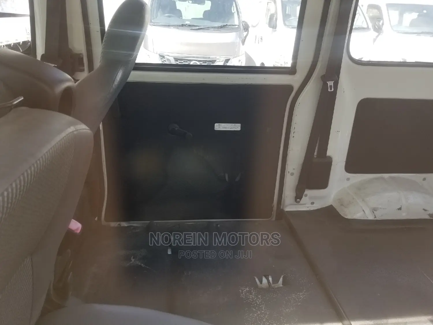 Toyota Grand HiAce 2014 White