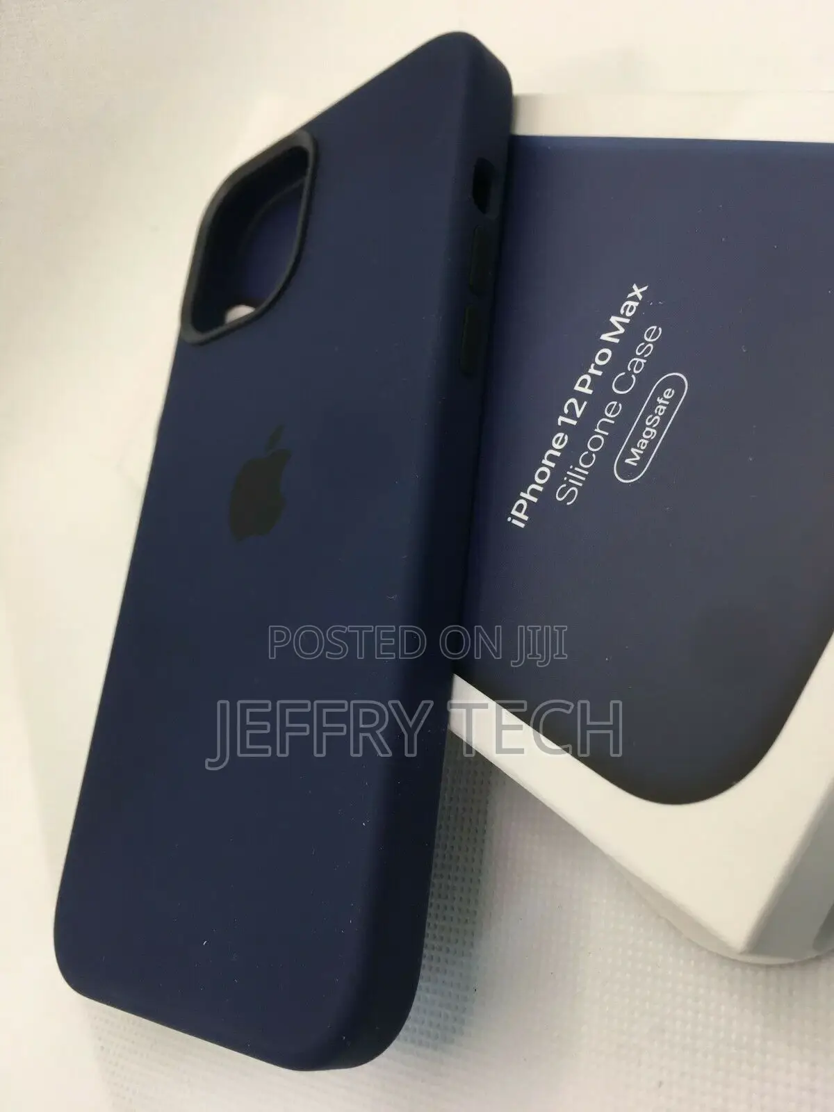 Apple Silicone Open Box Case With Magsafe for iPhone 12 Pro