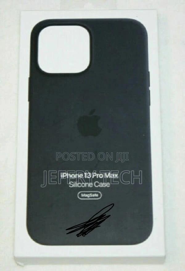 Apple - iPhone 13 Pro Max Silicone Case With Magsafe - Midni - thumbnail 3