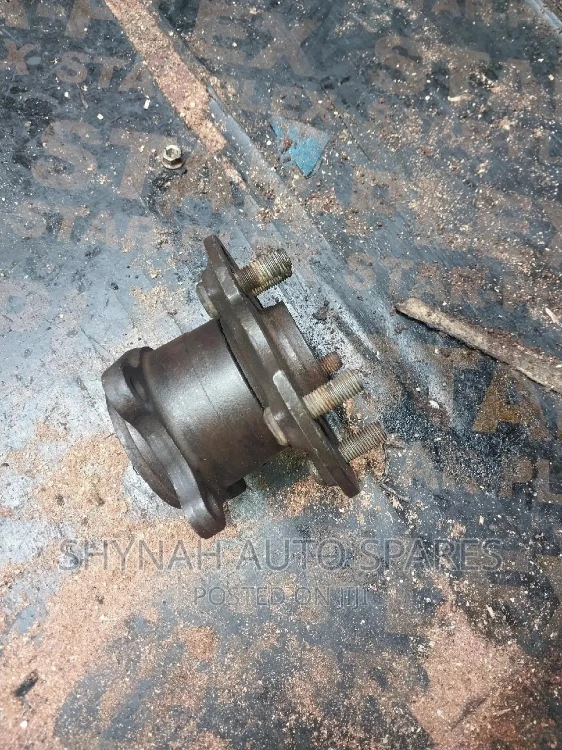 Rear Hub Toyota Harrier 4wd