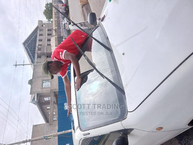 Toyota Probox Front Windscreen - thumbnail 2