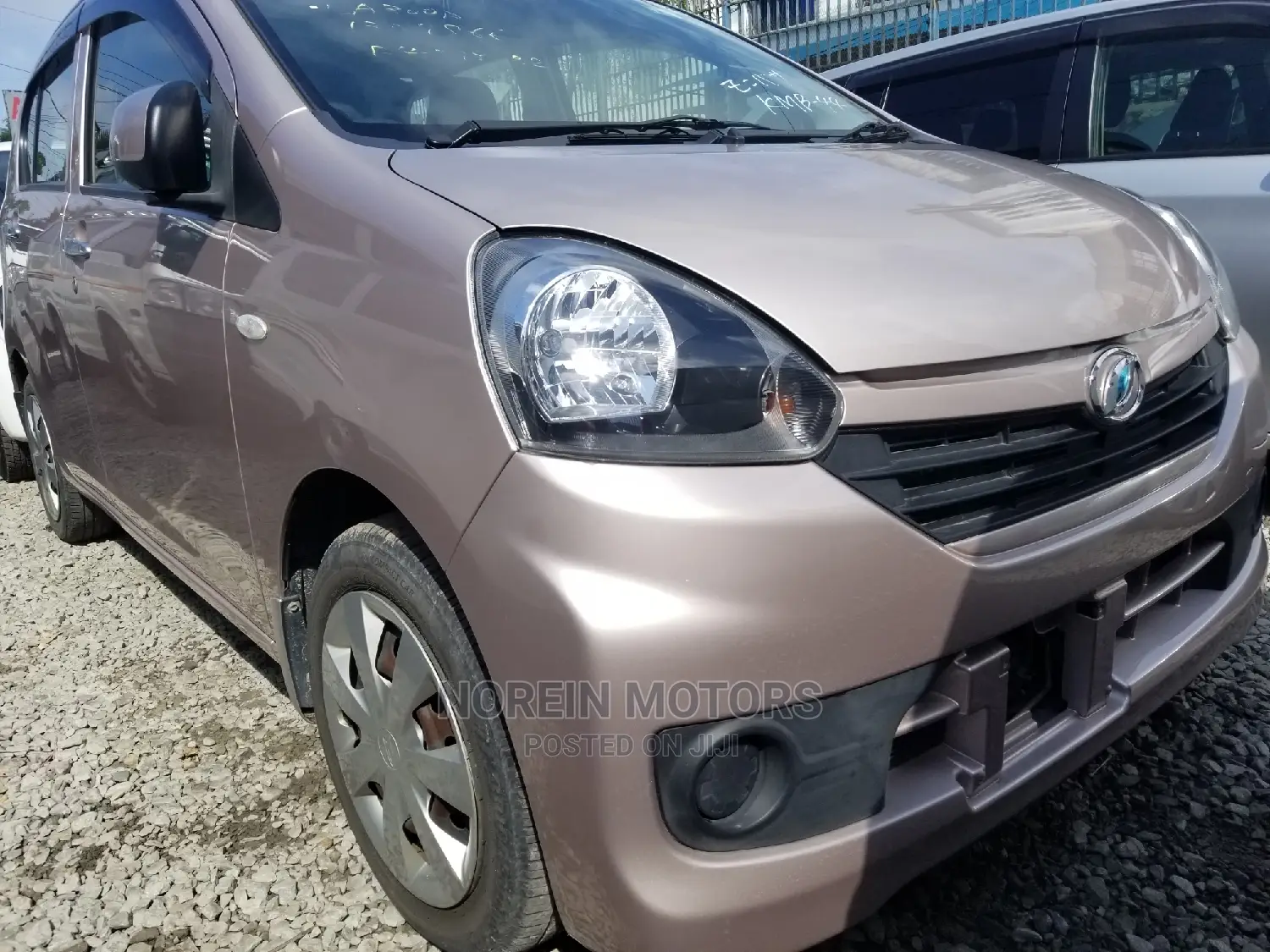 Daihatsu Mira 2014 Pink