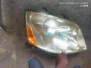 Noah 2005 Headlight
