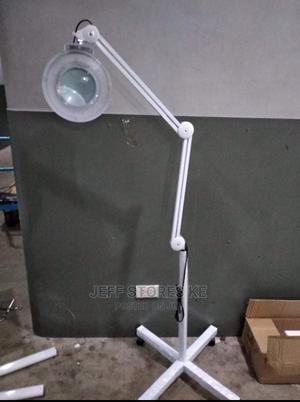 Standing Magnifying Glass - thumbnail 2