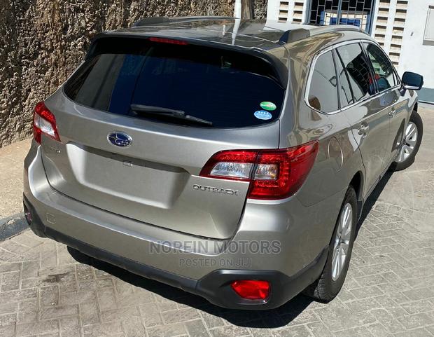 Subaru Outback 2015 Beige - thumbnail 3