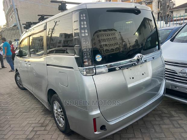 Toyota Voxy 2015 Silver - thumbnail 6