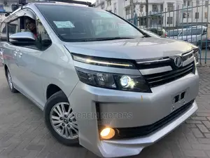 Toyota Voxy 2015 Silver