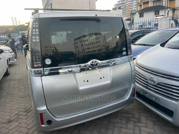 Toyota Voxy 2015 Silver - thumbnail 4