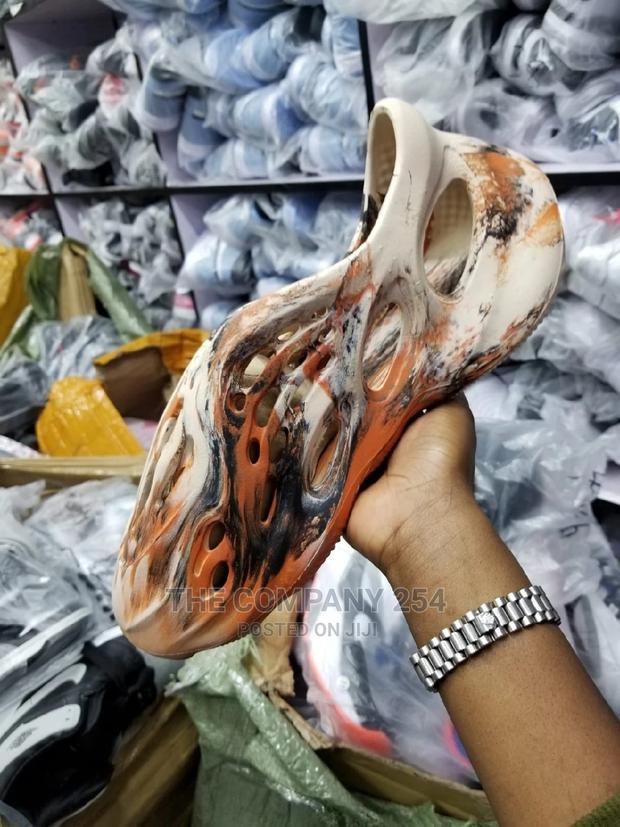 Yeezy Foams Runners - thumbnail 3