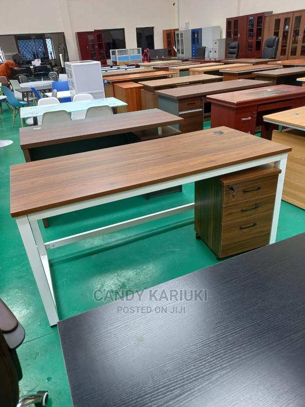 1.6m Office Desk With Movable Drawer - main view