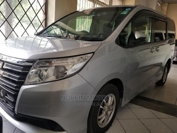 Toyota Noah 2.0 FWD (8 Seater) 2014 Silver