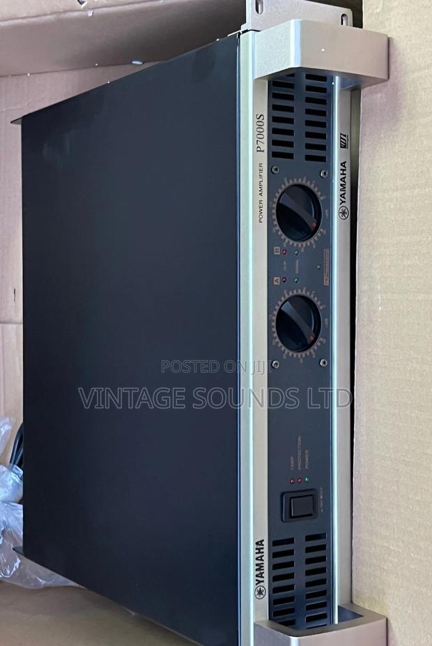 Yamaha Power Amplifier P7000 - main view