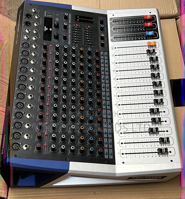 Powered Mixer Mackie 12channel - main view