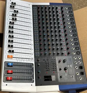 Powered Mixer Mackie 12channel