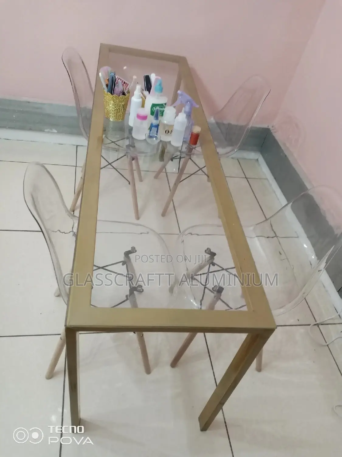 Manicure Table