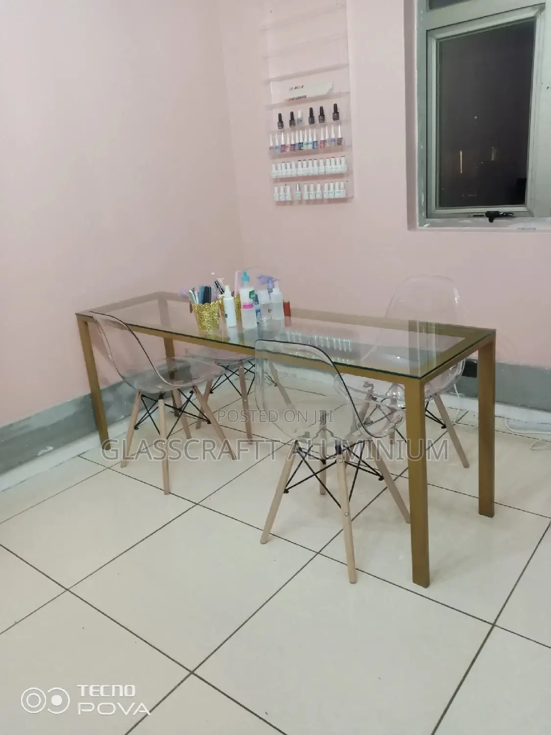 Manicure Table