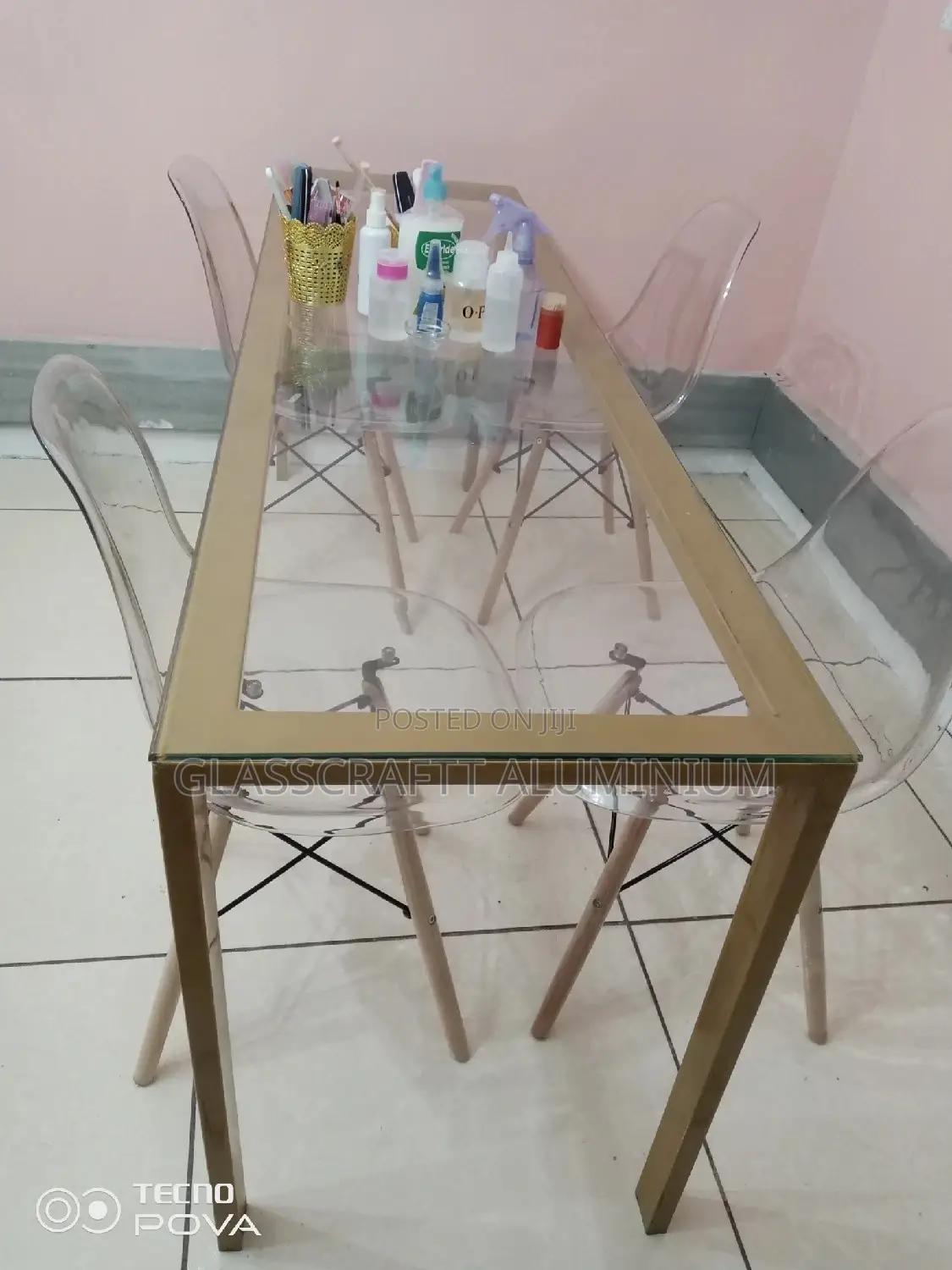 Manicure Table