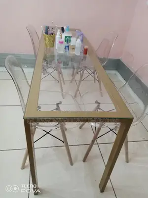 Manicure Table