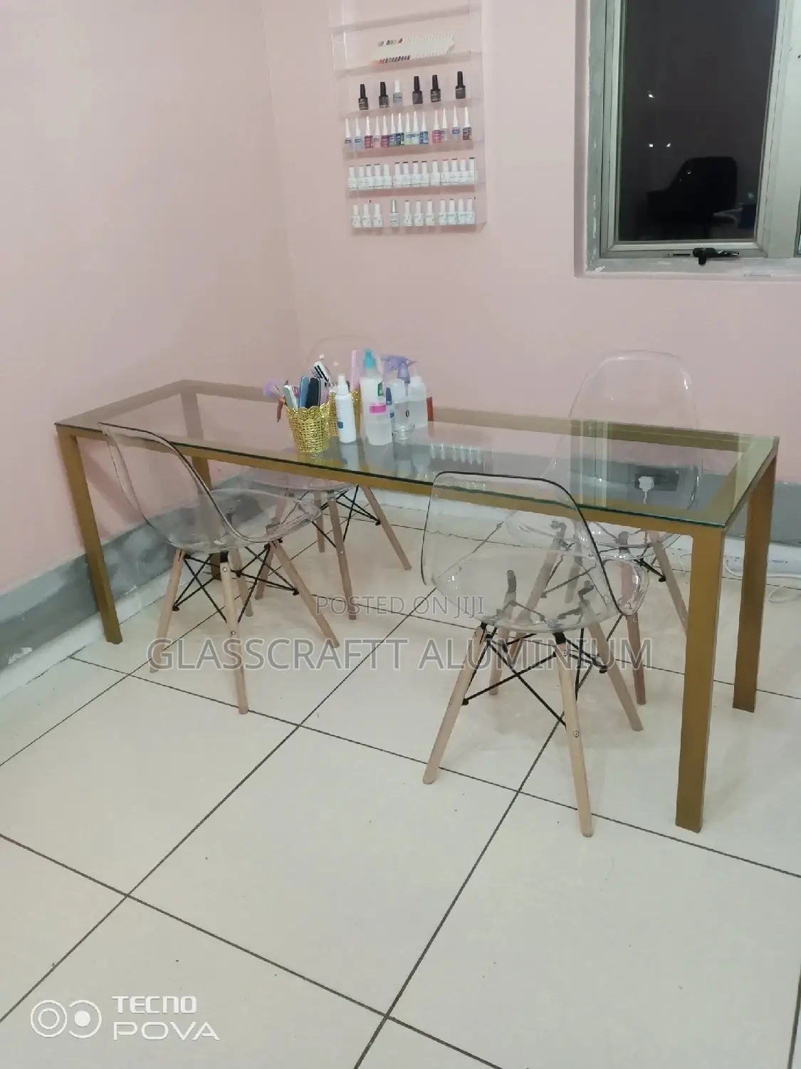 Manicure Table