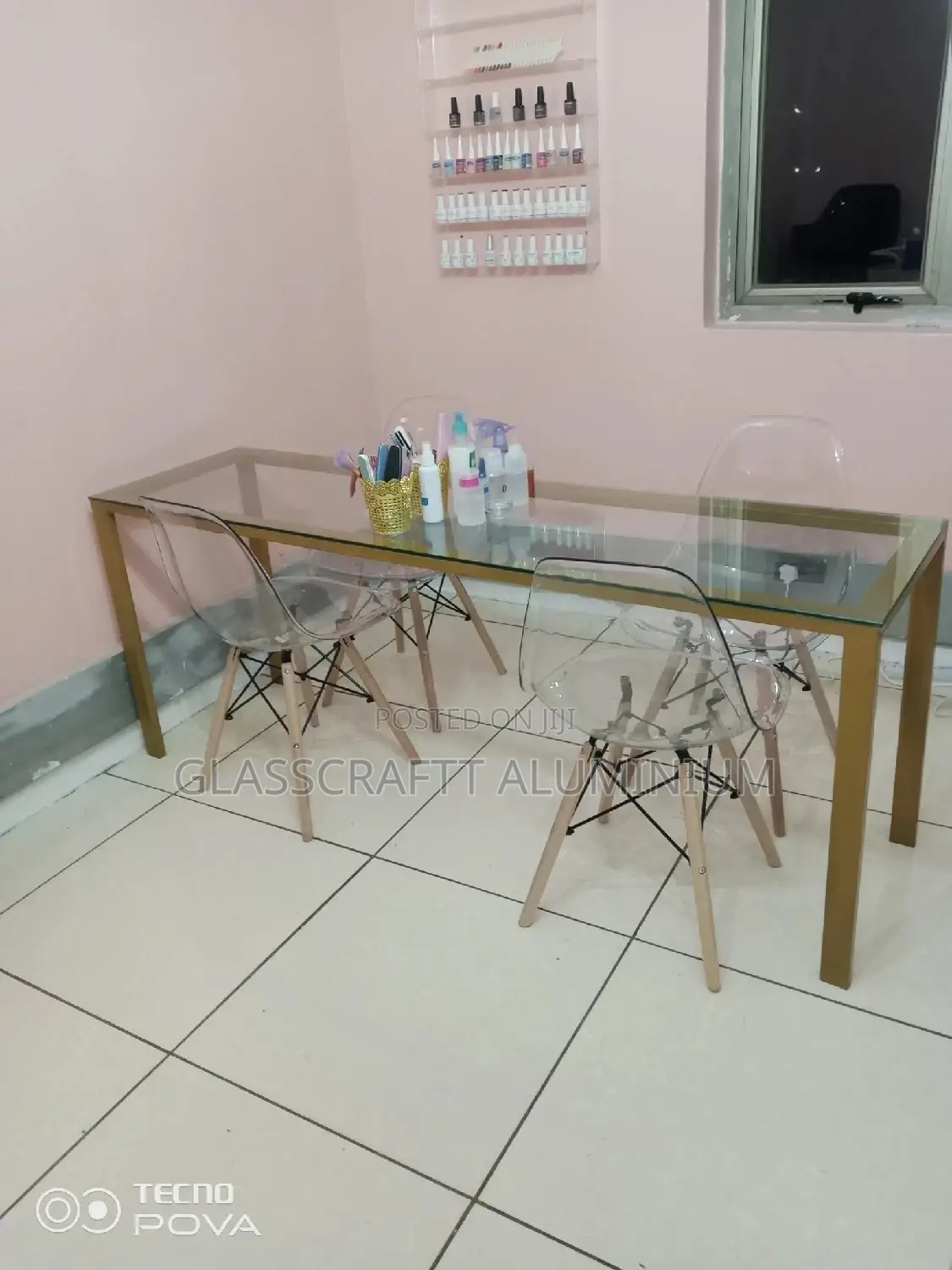 Manicure Table
