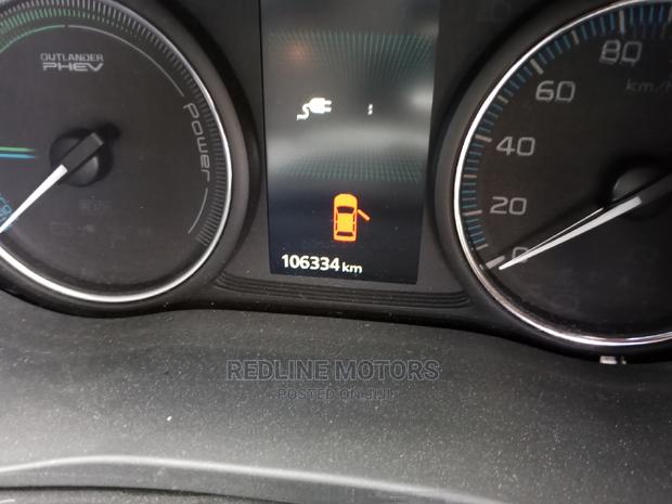 Mitsubishi Outlander 2016 Silver - thumbnail 4