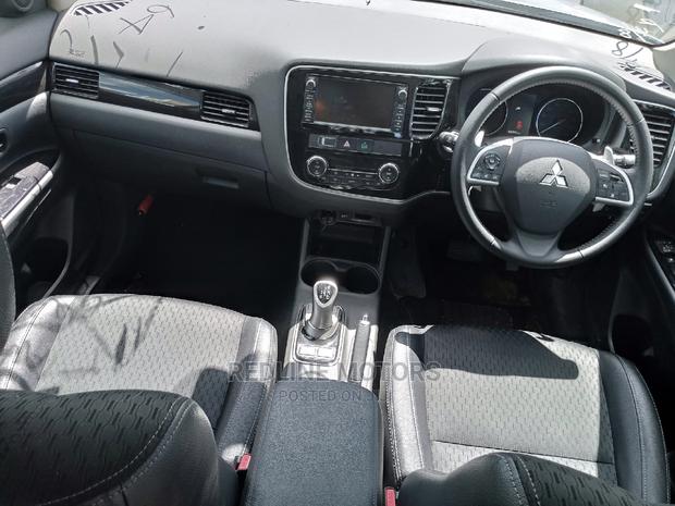 Mitsubishi Outlander 2016 Silver - thumbnail 3