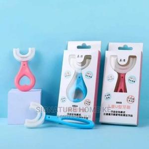 Kids U Shaped Toothbrush - thumbnail 2