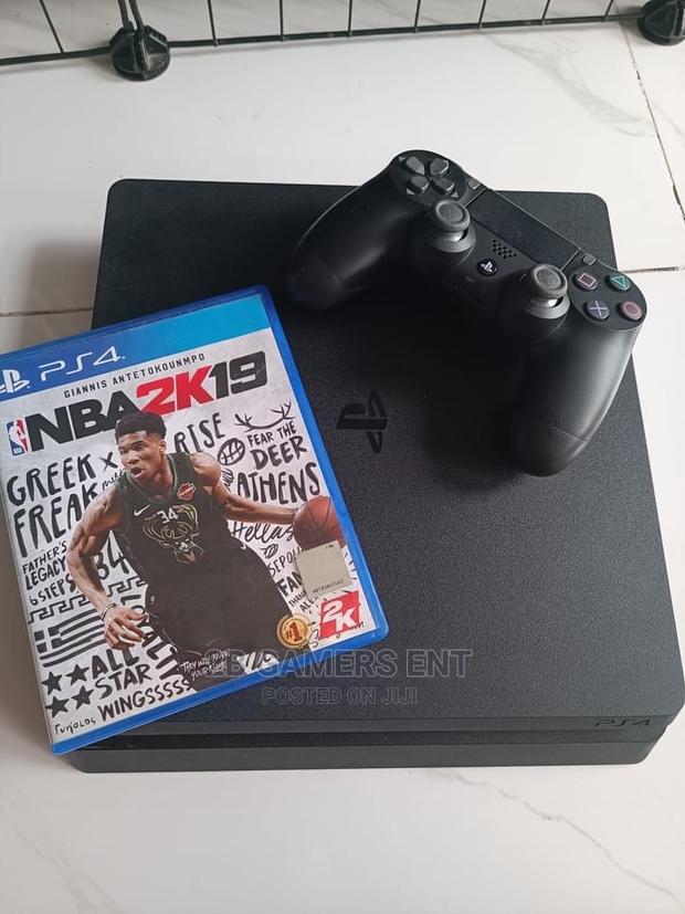 Play Station 4 , Chipped 10 Games, Slim - main view