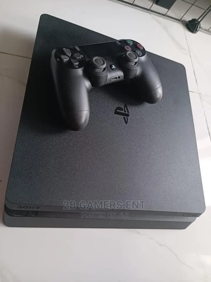 Play Station 4 , Chipped 10 Games, Slim