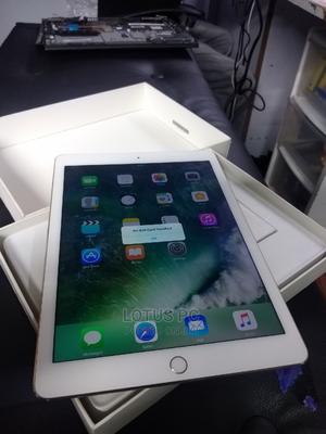 Apple iPad Air 32 GB - main view